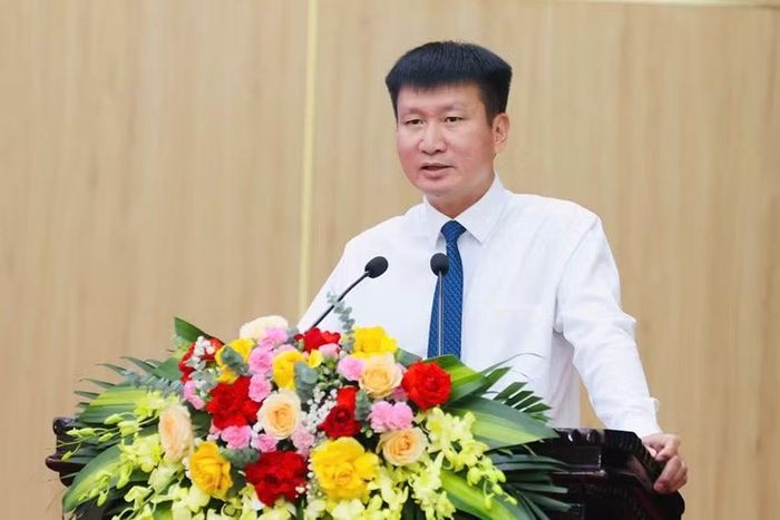 Đồng chí Trần Huy Tuấn, Ủy viên Trung ương Đảng, Bí thư tỉnh ủy Ninh Bình phát biểu tại hội nghị.