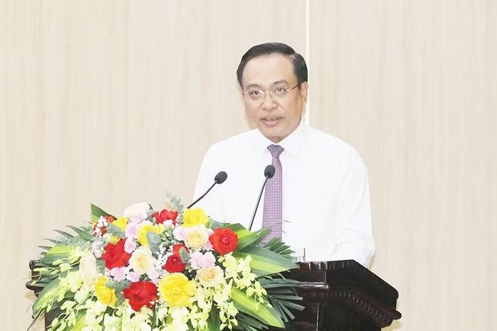 Đồng chí Đặng Thanh Sơn, Phó Chủ tịch Ủy ban nhân dân tỉnh Ninh Bình phát biểu tại hội nghị.