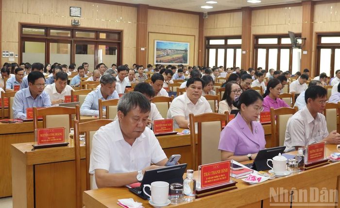 Các đại biểu tham dự hội nghị. (Ảnh: HIỂN CỪ)
