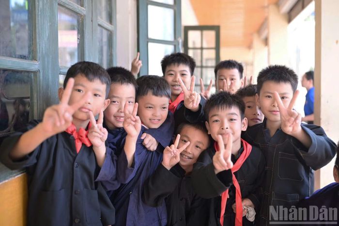 Học sinh trên địa bàn xã Thống Nhất cơ bản là con em dân tộc Tày và Nùng. Bên cạnh đó, học sinh Sán Chỉ cũng chiếm tỷ lệ đáng kể. Tiếp theo đó mới là các dân tộc Kinh, Dao và Hoa, học tập xen kẽ hòa nhập tại các điểm trường rải rác ở xã. (Ảnh: LINH PHAN)