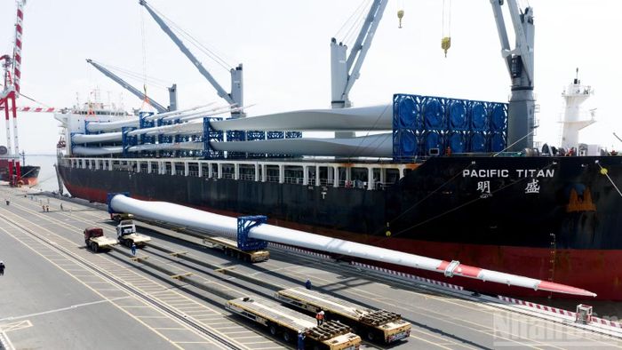 Sản xuất công nghiệp và logistics tiếp tục được chú trọng theo hướng khai thác hiệu quả các lợi thế sẵn có. (Ảnh: THANH PHONG)