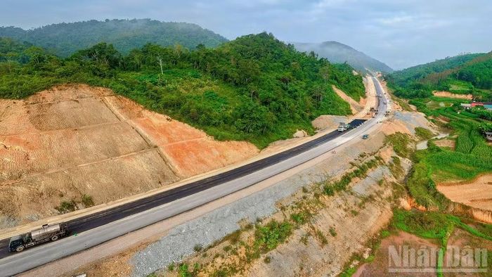 Một dự án hạ tầng lớn có thể gồm nhiều lĩnh vực chuyên sâu, từ thiết kế, xây dựng, cơ điện đến ITS (giao thông thông minh), chiếu sáng, an toàn giao thông và các hệ thống công nghệ. (Ảnh: TRANG LIÊN)