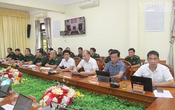 Tại điểm cầu Sơn La còn có lãnh đạo các xã biên giới, các đơn vị nghiệp vụ thuộc Ban Chỉ huy Bộ đội Biên phòng tỉnh Sơn La. (Ảnh: QUỐC TUẤN)