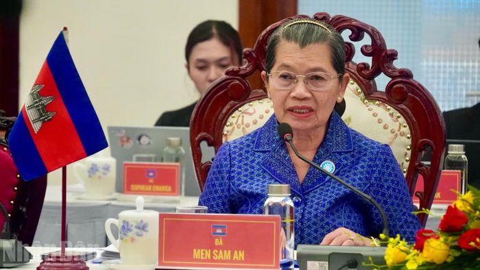 Bà Samdech Men Sam An, Chủ tịch Hội đồng quốc gia Mặt trận Đoàn kết phát triển Tổ quốc Campuchia.