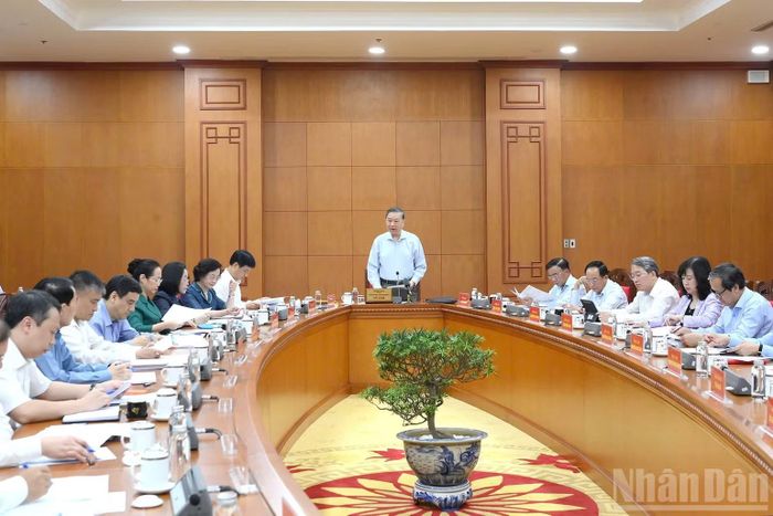 Tổng Bí thư, Chủ tịch nước Tô Lâm làm việc với Đảng ủy Chính phủ, Đảng ủy Bộ Văn hóa, Thể thao và Du lịch và các cơ quan liên quan về phát triển thể dục, thể thao trong giai đoạn mới. (Ảnh: ĐĂNG KHOA)