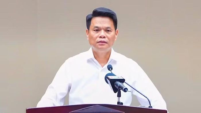 Đồng chí Lê Ngọc Châu, Ủy viên Trung ương Đảng, Bí thư Thành ủy, Trưởng Đoàn đại biểu Quốc hội thành phố Hải Phòng phát biểu tại hội nghị. (Ảnh: XUÂN TRƯỜNG)