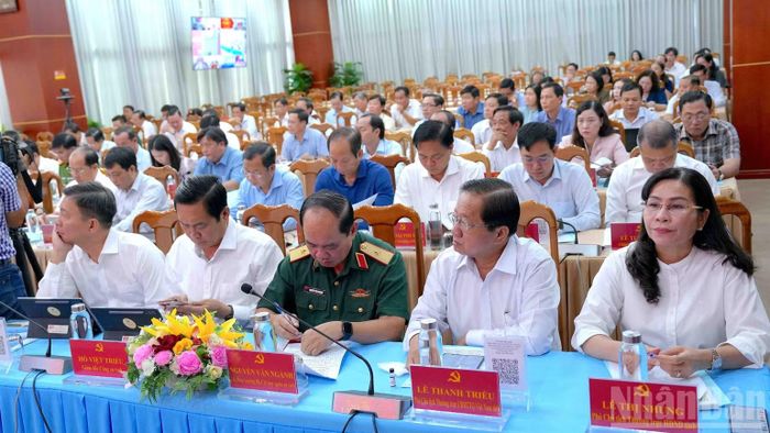 Hội nghị được kết nối với điểm cầu 64 đơn vị cấp xã trên địa bàn tỉnh Cà Mau. (Ảnh: HỮU TÙNG)