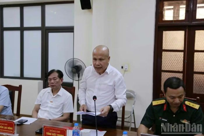 Đại diện Công ty cổ phần Giải pháp Giáo dục số Geleximco chia sẻ kinh nghiệm trong triển khai mô hình giáo dục STEM. (Ảnh Mai Tú)