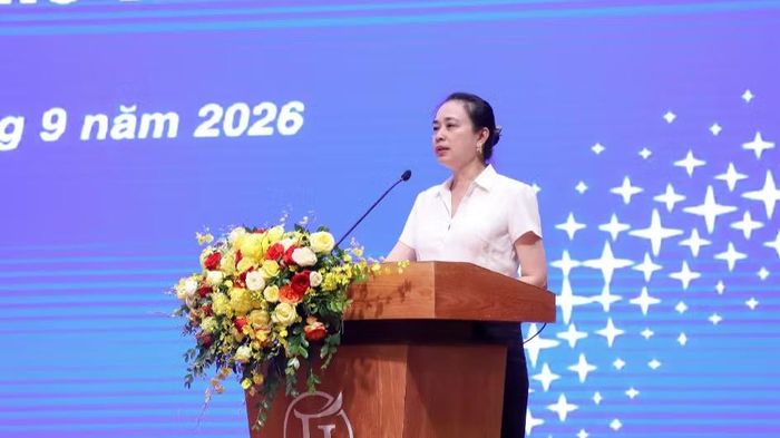 Bà Đỗ Nguyệt Ánh - Bí thư Đảng ủy, Chủ tịch Hội đồng thành viên EVNNPC phát biểu chỉ đạo hội nghị. (Ảnh: EVNNPC cung cấp)