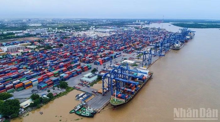 Cảng Cát Lái (Thành phố Hồ Chí Minh).