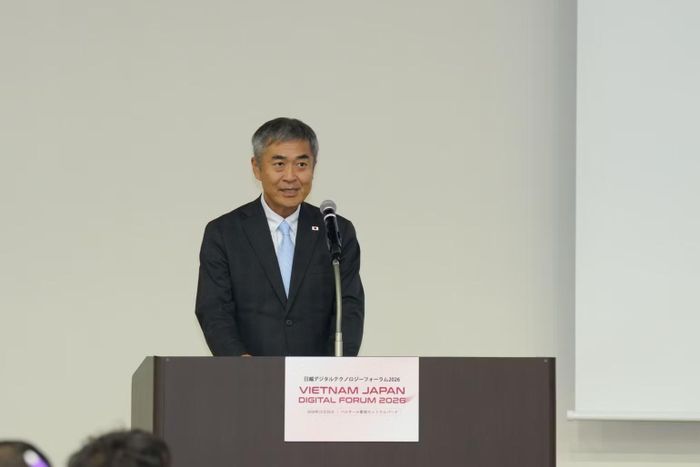 Ông FUSEDA Hideo, Thứ trưởng Phụ trách các vấn đề quốc tế, Bộ Nội vụ và Truyền thông Nhật Bản chia sẻ tại Diễn đàn. (Ảnh: Ban tổ chức)