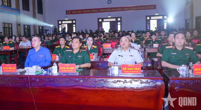 Các đại biểu dự chương trình.