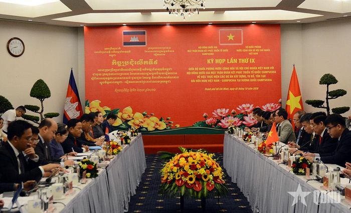 Các đại biểu dự kỳ họp.