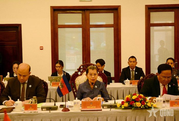 Đoàn đại biểu Hội đồng Quốc gia Mặt trận Đoàn kết phát triển Tổ quốc Campuchia.