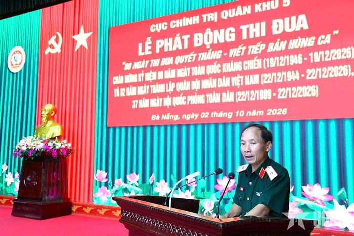  Thiếu tướng Đoàn Văn Nhất, Phó cục trưởng Cục Chính trị, Chủ tịch Hội đồng Thi đua - Khen thưởng Cục Chính trị Quân khu 5 phát động đợt thi đua cao điểm. 