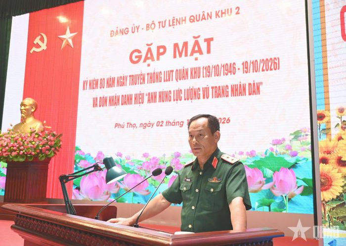 Trung tướng Trần Ngọc Tuấn, nguyên Chính ủy Bộ tư lệnh Thủ đô Hà Nội, nguyên Phó chính ủy Quân khu 2 phát biểu tại buổi gặp mặt.