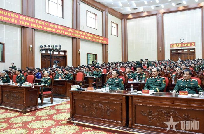 Các đại biểu dự buổi lễ.
