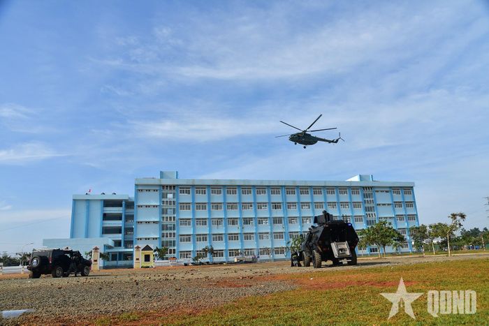  Nhiều phương tiện, trang thiết bị, vũ khí, công cụ hỗ trợ nghiệp vụ chuyên dụng được đưa vào diễn tập.