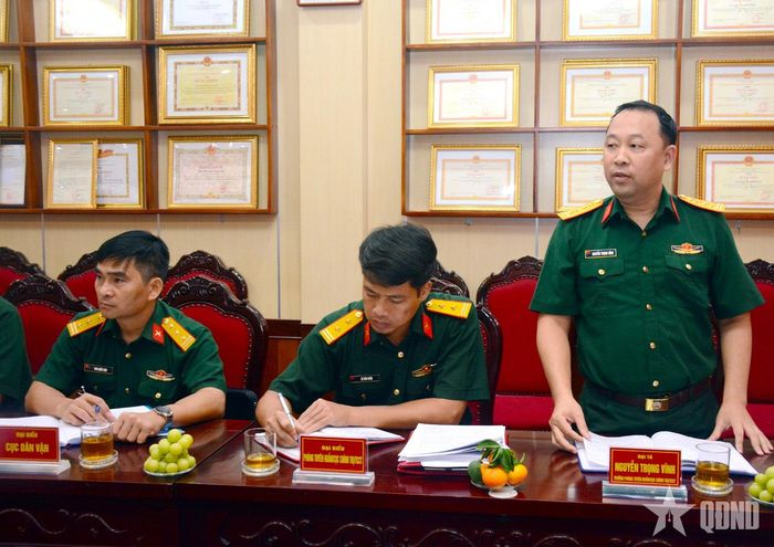  Đại tá Nguyễn Trọng Vĩnh, Trưởng phòng Tuyên huấn, Cục Chính trị (Tổng cục Chính trị) phát biểu định hướng một số nội dung tại hội nghị.