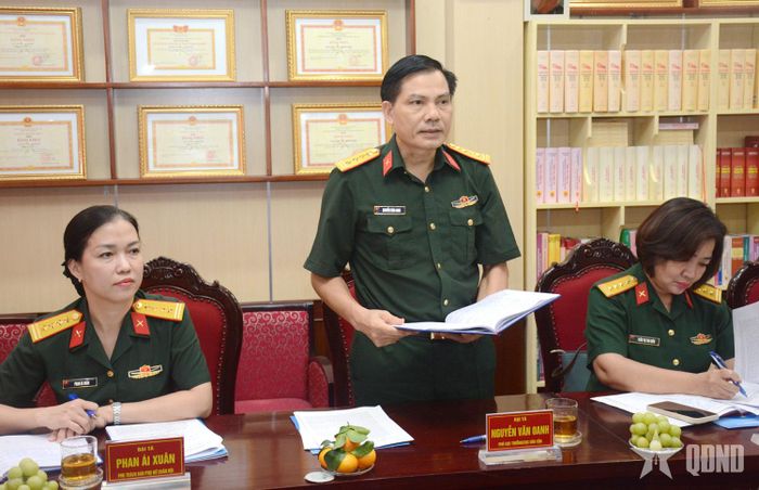 Đại tá Nguyễn Văn Oanh, Phó cục trưởng Cục Dân vận phát biểu tại hội nghị.