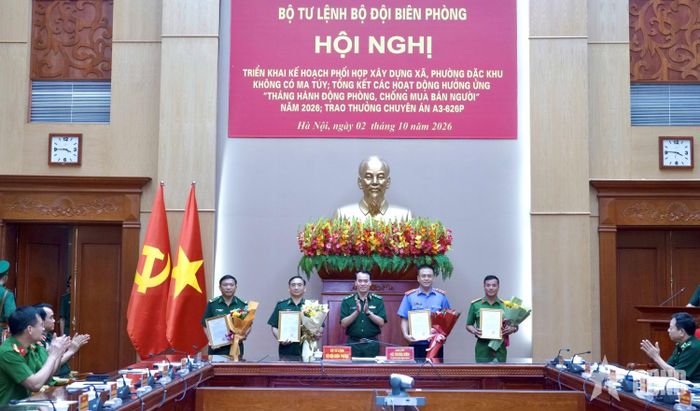  Trung tướng Vũ Trung Kiên trao thưởng các đơn vị tham gia Chuyên án A3-626p. 