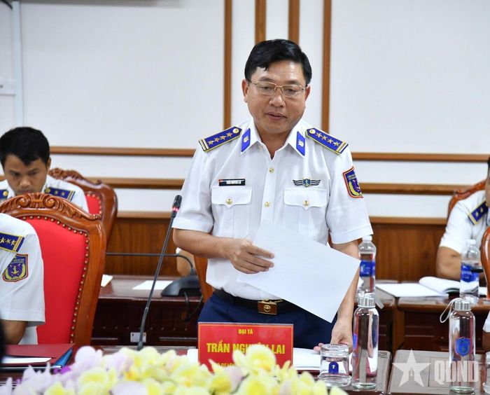 Đại tá Trần Nguyên Lai phát biểu tại hội nghị. 