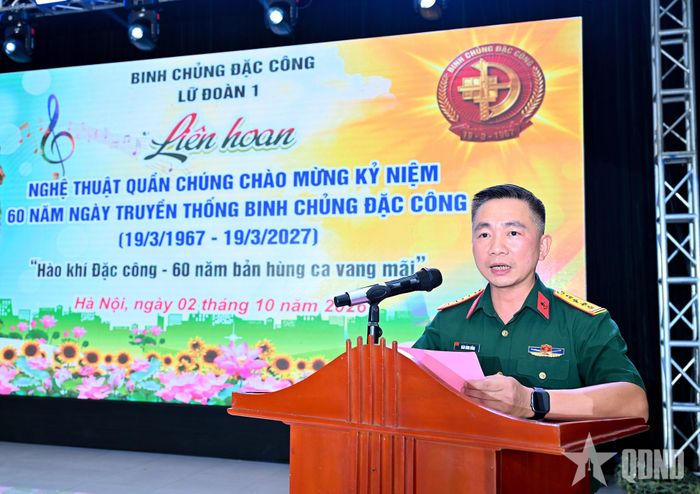   Đại tá Đàm Đình Đồng, Bí thư Đảng ủy, Chính ủy Lữ đoàn Đặc công biệt động 1 phát biểu khai mạc chương trình. 