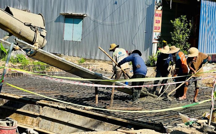 Công trình tăng tốc giải ngân nhưng đối mặt với khan hiếm vật liệu và giá tăng cao.