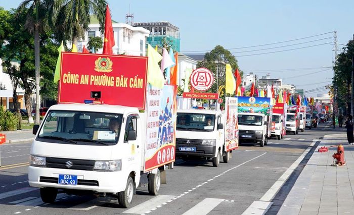 Chương trình diễu hành và biểu dương lực lượng