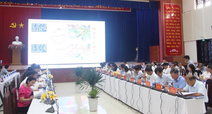 Đơn vị tư vấn thuyết trình phương án đề xuất Quy hoạch chung đô thị Hòa Vang đến năm 2050.