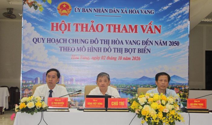 Các đại biểu chủ trì hội thảo.