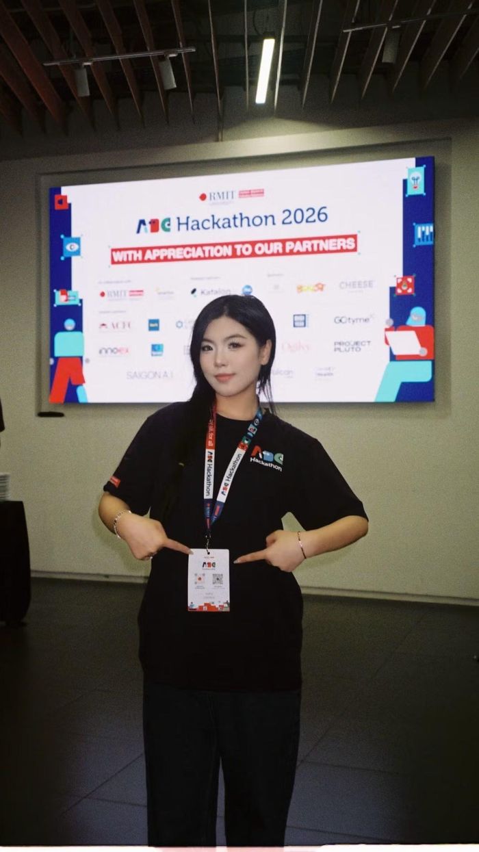 Lục Bình Nhi tham gia 'Hackathon 2026', một trong những trải nghiệm đáng nhớ trong thời gian đại học.