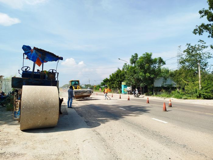  Các vị trí thi công cũng được đặt cảnh báo để người đi đường nhận biết 