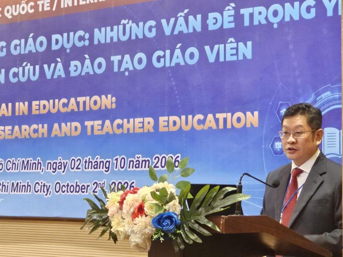 TS Cao Anh Tuấn, Phó Hiệu trưởng Trường ĐH Sư phạm TPHCM, phát biểu.