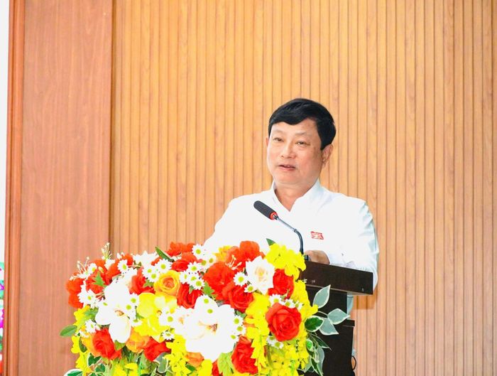 Đồng chí Võ Văn Minh phát biểu tại buổi tiếp xúc cử tri
