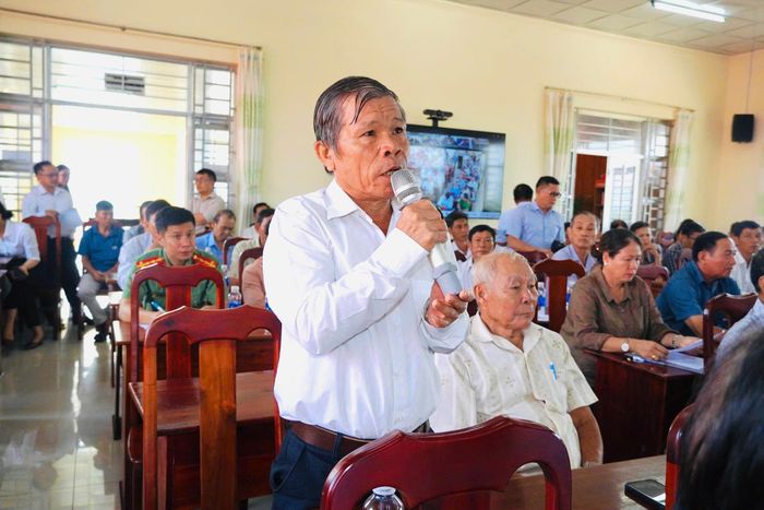 Cử tri xã Xuân Sơn phát biểu ý kiến