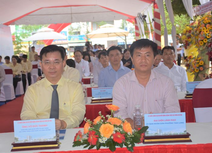  Các đại biểu tham dự chương trình. 