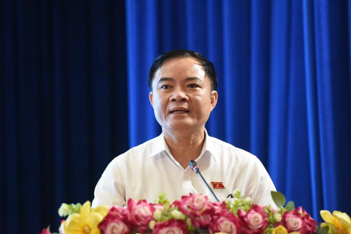  Đồng chí Lê Ngọc Sơn, Chủ tịch Hội đồng thành viên Tập đoàn Công nghiệp - Năng lượng Quốc gia Việt Nam, báo cáo tại hội nghị 