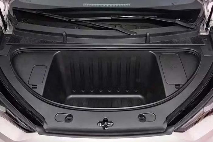 "Trái tim" của mẫu xe này là mô-tơ điện có công suất tối đa 127 mã lực, tăng 54 mã lực so với thế hệ cũ, giúp tốc độ tối đa đạt 150 km/h. Xe có hai tùy chọn pin với dung lượng 30 kWh và 39,2 kWh với phạm vi hoạt động theo tiêu chuẩn CLTC lần lượt đạt 320 km và 420 km.