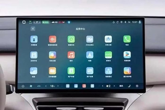 Như thông tin đã đưa trước đó, BYD Seagull thế hệ thứ hai có kích thước dài x rộng x cao lần lượt 4.205 x 1.810 x 1.570 mm, chiều dài cơ sở 2.650 mm. So với thế hệ cũ, xe dài hơn đến 425 mm trong khi chiều dài cơ sở tăng 150 mm.