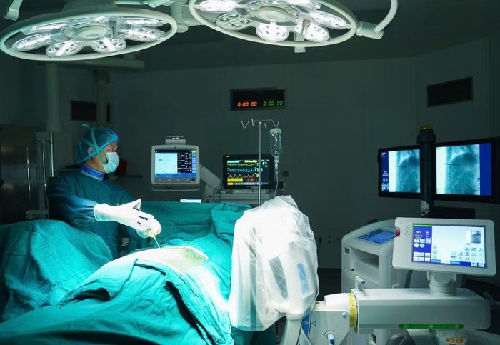 Tạo hình đốt sống T11 qua hai cuống sống - Ảnh BVCC