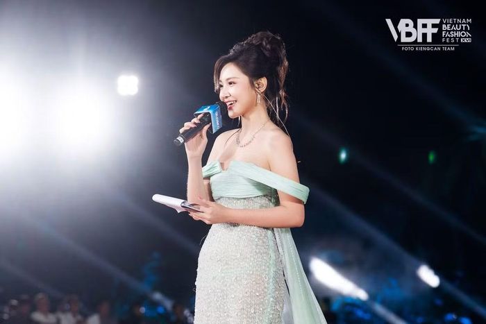 Việc xuất hiện tại nhiều sân khấu đa dạng, dẫn dắt các sự kiện song ngữ giúp Khánh Như tích lũy kinh nghiệm, phát huy khả năng giao tiếp, tư duy ngôn ngữ và sự tự tin khi làm việc trong môi trường quốc tế. Đây được xem là những hành trang quan trọng để người đẹp đại diện Việt Nam tại Miss International 2026.