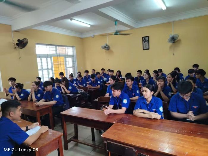 Giờ học Địa lí tại Trường THPT Hương Vinh.