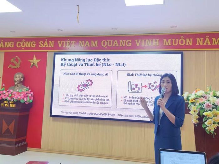 Trường THPT Hà Huy Tập (Nghệ An) tập huấn cho giáo viên về Khung nội dung giáo dục AI cho học sinh.