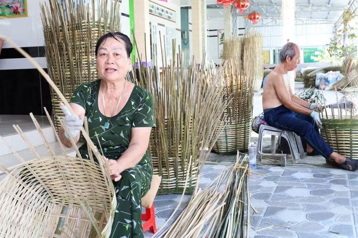 Nhân công làm nghề tại cơ sở của bà Lê Thị Thủy.