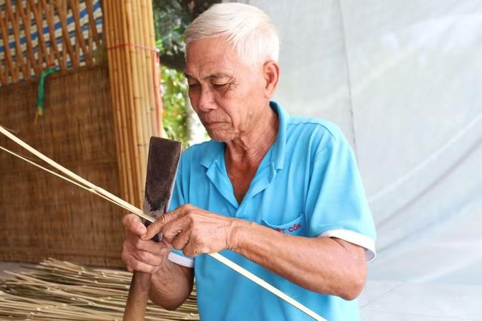 Công đoạn vót nan.