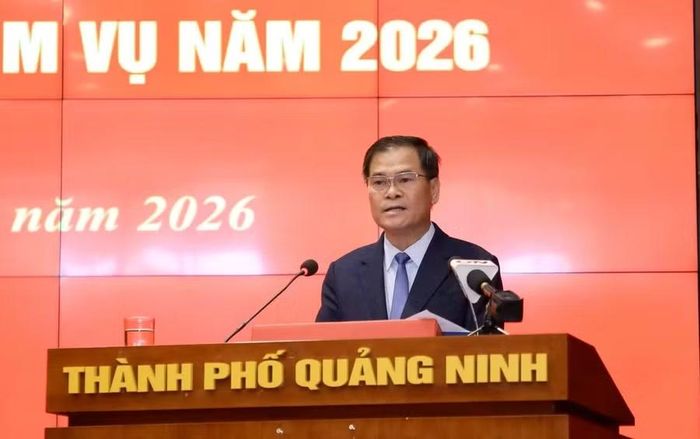 Ông Bùi Văn Khắng, Chủ tịch UBND TP Quảng Ninh phát biểu tại hội nghị.