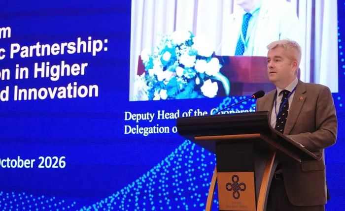 Ông Gonzalo Serrano - Tham tán, Phó Ban Hợp tác, Phái đoàn Liên minh châu Âu tại Việt Nam chia sẻ tại hội thảo.