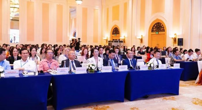 Các chuyên gia, nhà khoa học trong nước và quốc tế tham dự hội thảo.