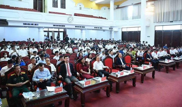 Các chuyên gia, nhà khoa học, đại biểu tham dự Diễn đàn.